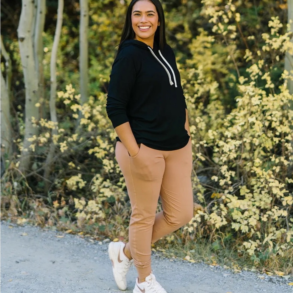 Zyia Camel Ascend Joggers Size S NWT
